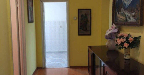 Apartament 4 camere confort 1 zona Garii , Liber