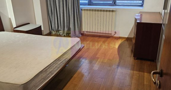 Vanzare apartament de 3 camere in zona Decebal, stradal