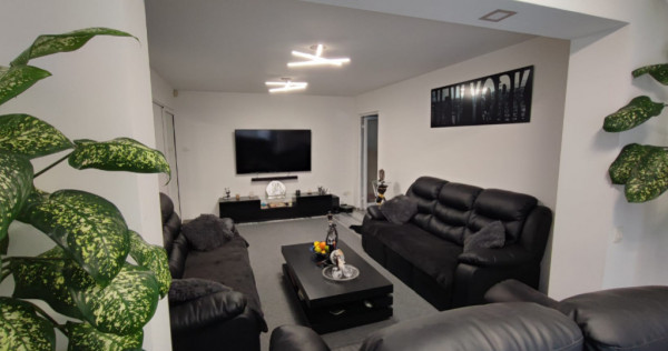 Apartament 3 camere, semidecomandat - zona Astra