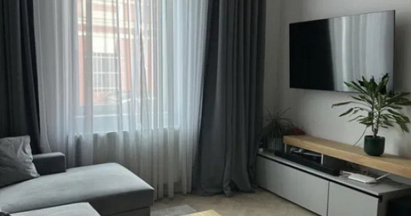 Apartament cu 2 camere si curte la casa in centrul Brasovulu