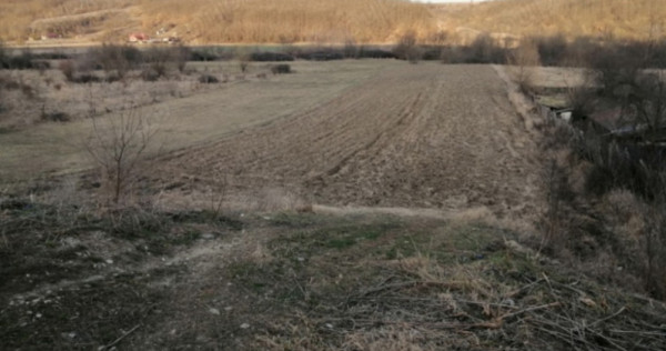 Teren intravilan/extravilan *7000mp*30km Craiova.