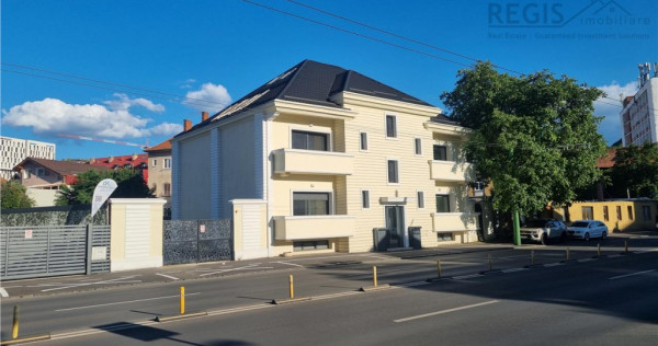 Vila - Bloc modern de 11 camere zona Centrul Civic , Onix