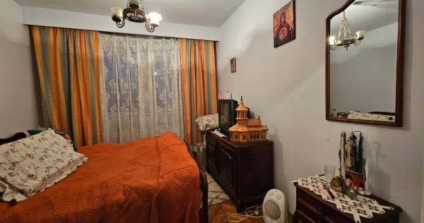 Apartament 4 c amere, zona Scoala Generala Andrei Saguna