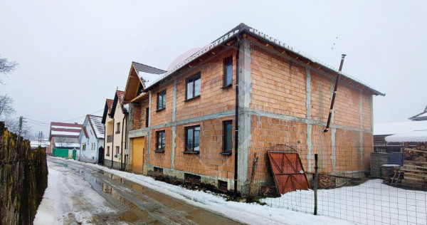 Casă/vilă spațioasă, centrală &icirc;n Săliște, structu...