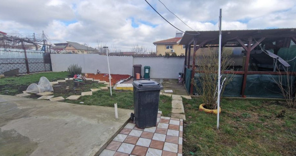 Casa ideal 2 familii, Ovidiu zona primarie.