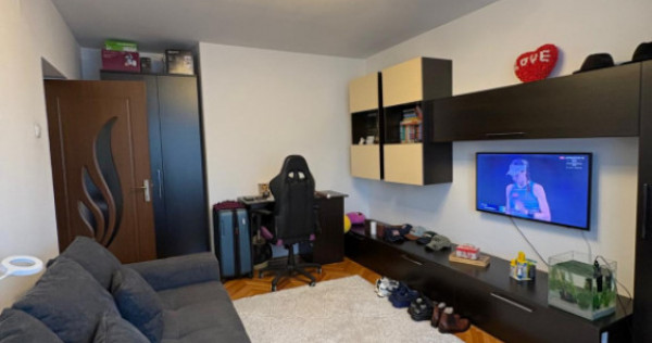 Apartament 3 camere, 64 mp, zona Sasar