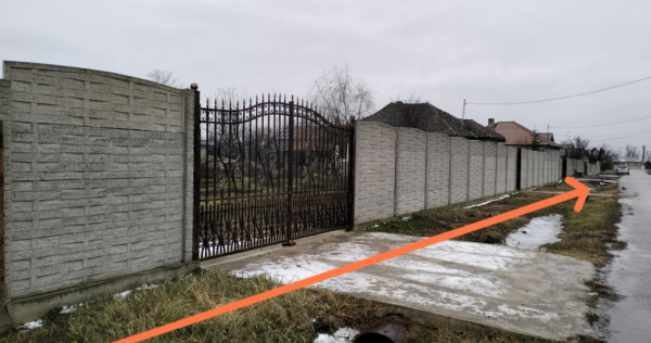 Teren intravilan, 1310 mp, stradal,construcție demolabila.