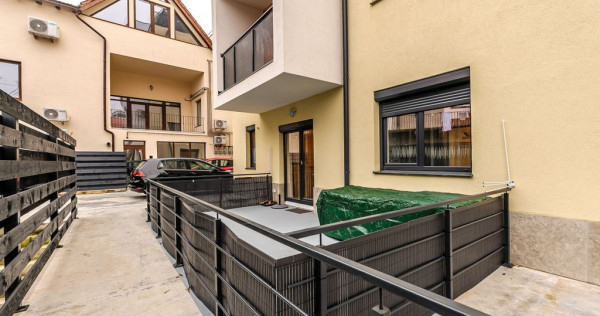 Apartament ultracentral cu loc de parcare, 2 camere cu te...