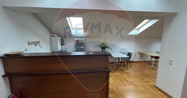 Spațiu de birouri de 106.76mp de &icirc;nchiriat &icirc;n zona Pia...