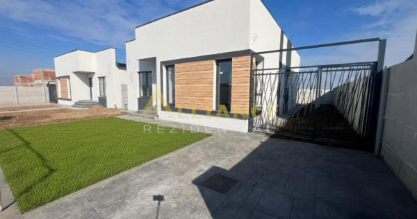 Casa stil mediteranean (zona de intrare in Comuna)