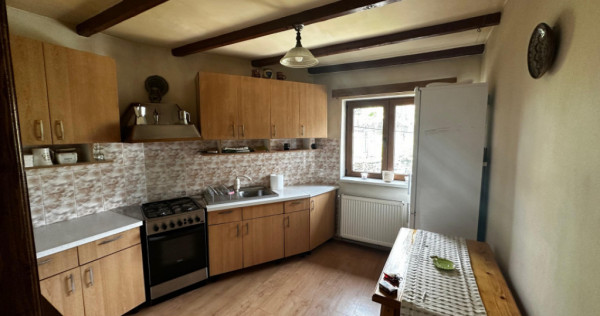 Apartament 3 camere &icirc;n vilă, 114 mp | Curte | Sinaia