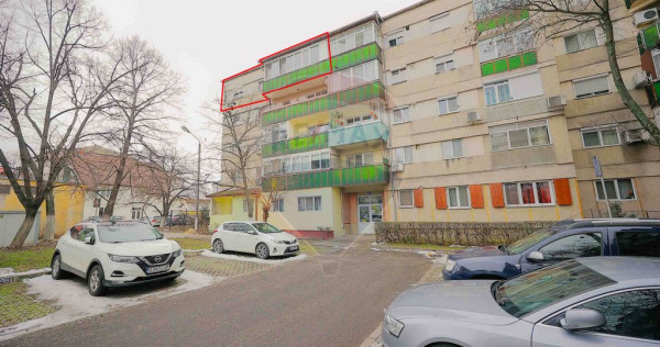 Apartament cu 4 camere, de v&acirc;nzare &icirc;n zona Rogerius