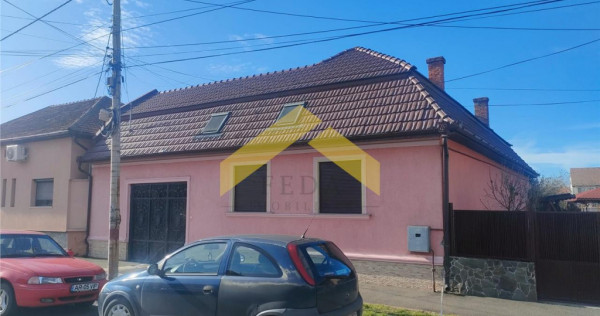 Casa in zona Parneava 5 camere de