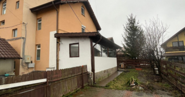 Apartament individual 4 camere 110 mp &icirc;n Vilă + 167mp CURT