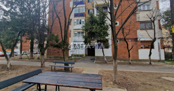 Apartament 3 camere, situat &icirc;n T&acirc;rgu Jiu, Str.Nicolae Băl