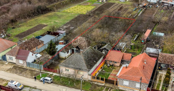 Casă de vanzare cu 3 camere in Chisineu Cris - Locuința...