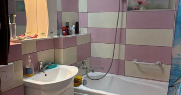 Apartament cu 3 Camere Decomandate Etaj 1 - Zona Obcini - Intrare