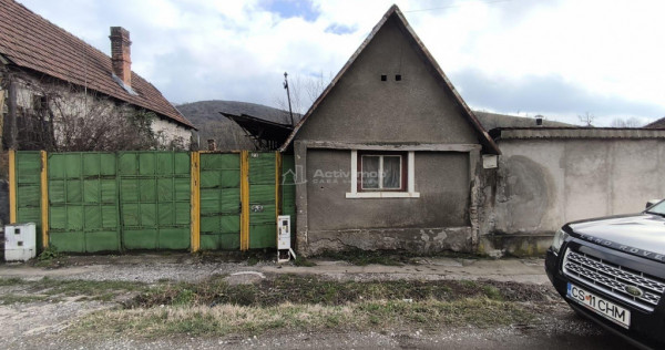 Casa Caramida Arsa cu Placa de Beton si Teren Cartier Dom