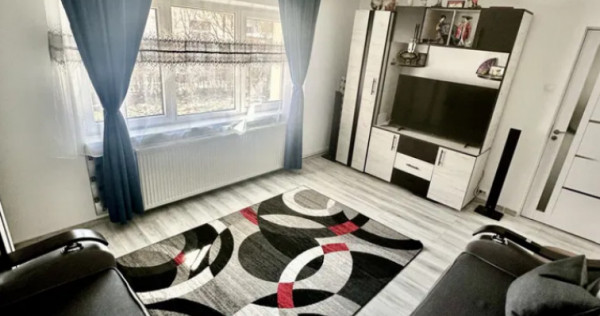 Apartament 2 camere, decomandat - zona Noua