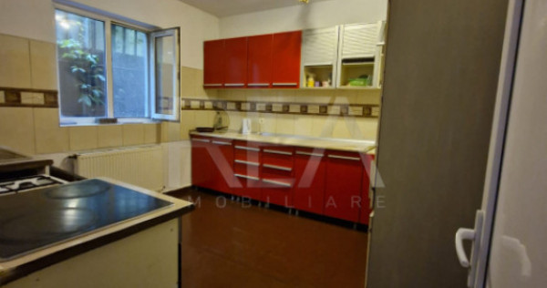 Vilă CU 13 CAMERE L&Acirc;NGĂ AUCHAN VITAN