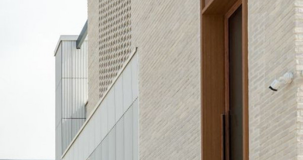 6cam/4dorm,5bai,95mp ampr,425mp teren,garaj,2parc/Volunta...