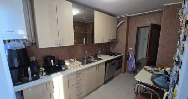Apartament 3 camere, 70 mp + 2 balcoane &ndash; zona Catedrala O