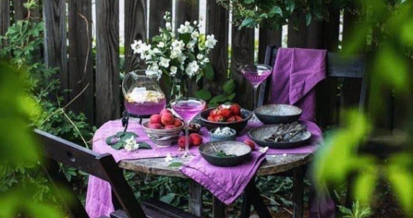 Casa stil sasesc cu garsoniera, garaj, curte, gradina, Bod,