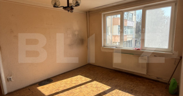 Apartament cu 3 camere, etaj intermediar, zona Tribunal