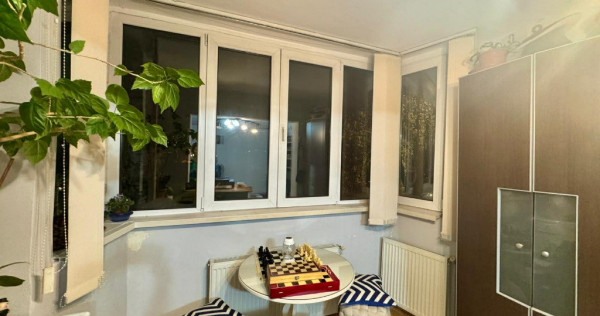 Apartament de 3 camere zona TRACTORUL