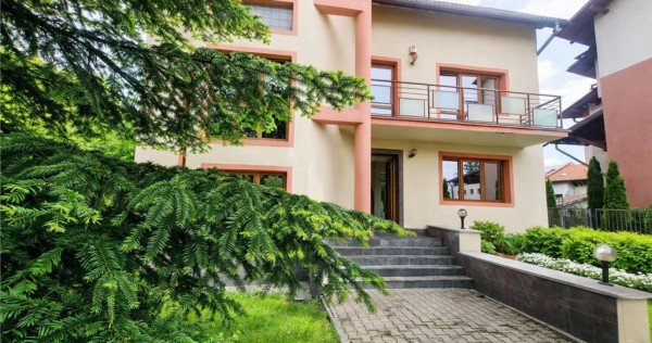 Vila impetuoasa pe 700mp teren:Spatiu versatil pentru locuin