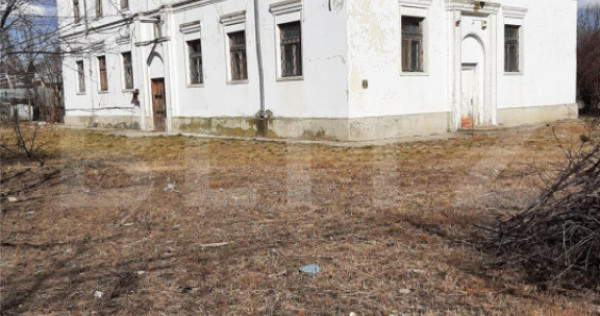 Cladire vanzare pe 3 nivele suprafata 600 mp