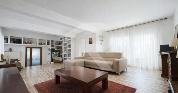 Casă spațioasă cu curte proprie 3 camere + birou Dobroe