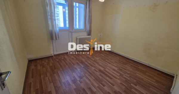 APARTAMENT 2 CAMERE, DECOMANDAT, MIRCEA CEL BATRAN, 69.990