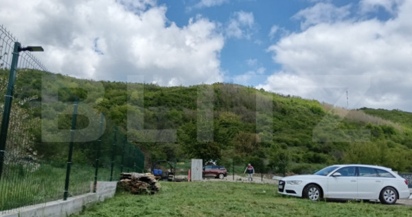 Teren intravilan, deschidere 32 ml, 413 mp, zona Aninoasa