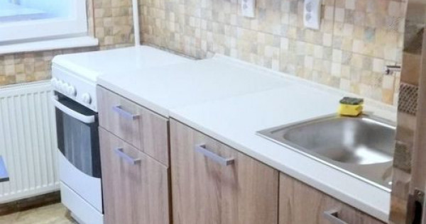 De inchiriat apartament 2 camere nemobilat, Micro 16, 140...