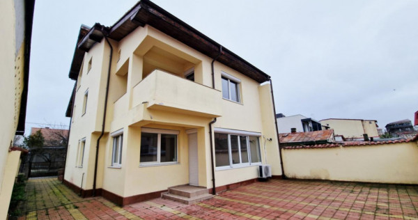 Vilă P+1+Pod, 320 mp, Teren 544 mp, Damaroaia