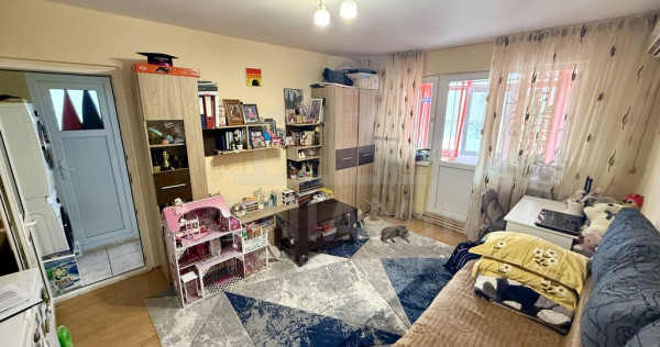 3 camere - etaj 3 - 52mp - renovat - centrala - apa - Cra...