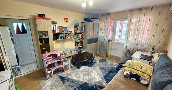 3 camere - etaj 3 - 52mp - renovat - centrala - apa - Cra...