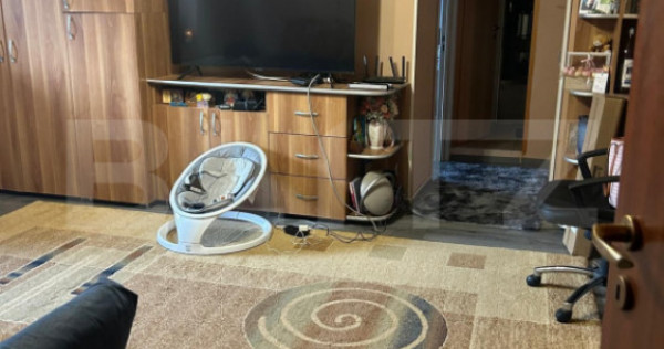 Apartament de vanzare, semidecomandat, cu 3 camere, 62 mp