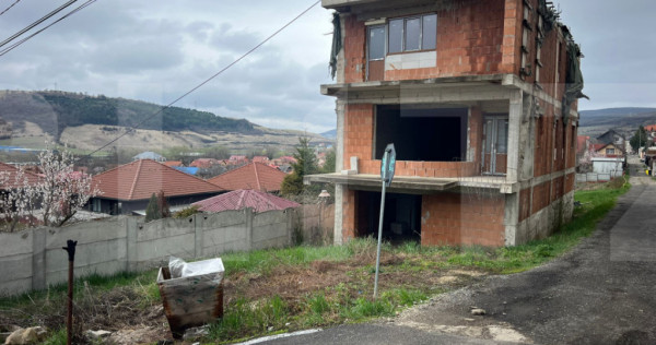 Teren 600 mp &icirc;n Baciu &ndash; oportunitate unică, casă inclus