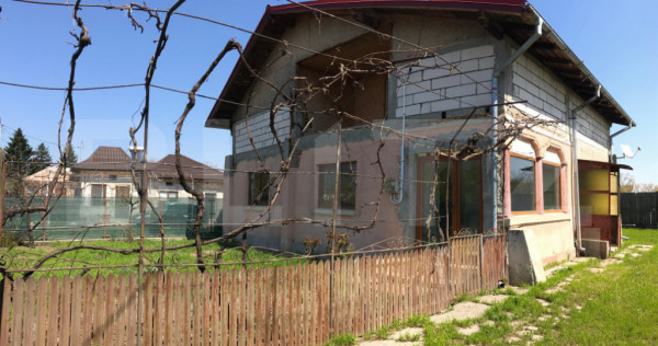 ???? Casă (la roșu) + teren 2522 mp &ndash; ideală pentru per