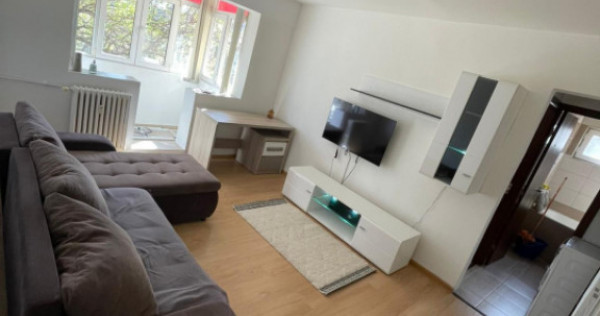 &Icirc;nchiriere apartament 2 camere Rovine, zonă excelentă