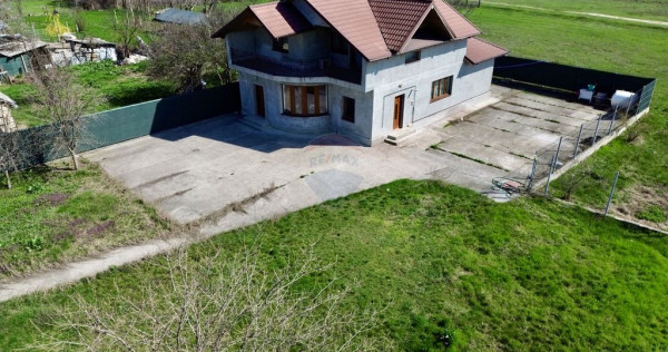 Casă / Vilă cu 5 camere de v&acirc;nzare Garoafa/Rachitosu