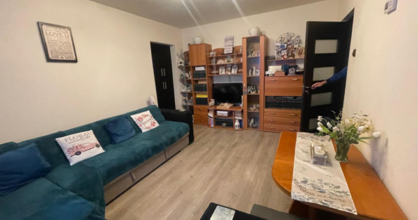 Apartament cu 3 camere, etaj 3, Craiovita Noua