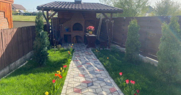 Vand casa cocheta si discreta aproape la pret de cheta