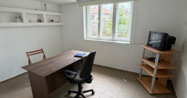 Casa de vanzare ,90 mp constructie ,teren 650mp ,str Rozelor