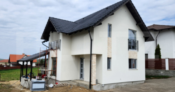 Casă individuală modernă de v&acirc;nzare &icirc;n Corunca