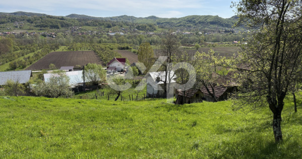 14.613 mp teren | Casă la roșu și 2 case tradiționale |