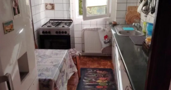 Apartament 3 camere, semidecomandat - zona Astra