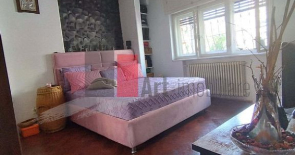 Apartament cu 3 camere de vanzare-Piata Victoriei